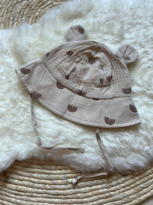 Baby Zonnehoedje Beige met Regenboogjes